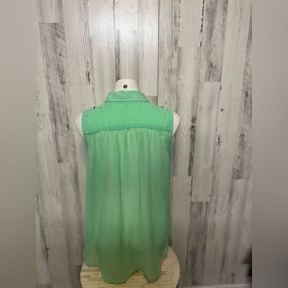 Green blouse  - Picture 4 of 6